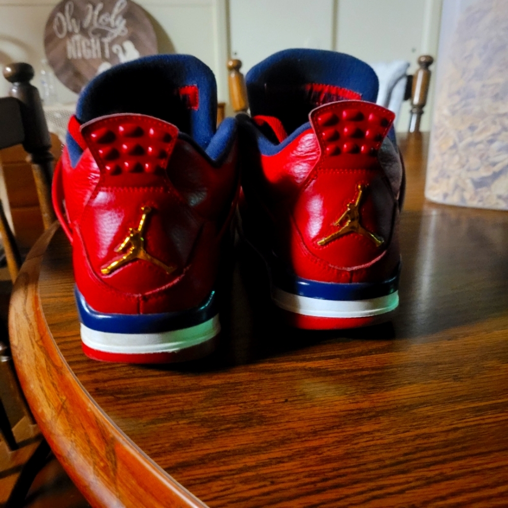 Air Jordan retro 4 size 10.5